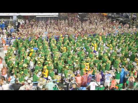 Bateria encerrando o desfile do Paraíso do Tuiuti - Carnaval 2017