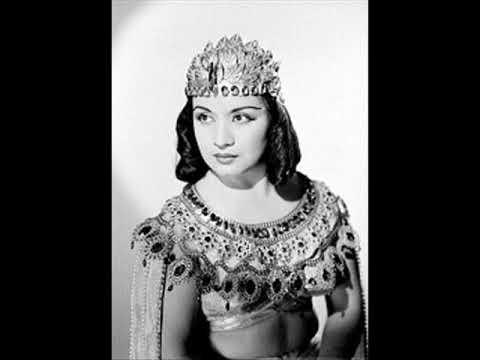 Gigantic Oralia Domínguez Channels Callas' Amneris