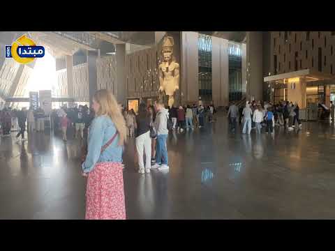 إقبال تاريخي على المتحف المصري الكبير مع بدء تركيب ألواح مركب خوفو الثانية