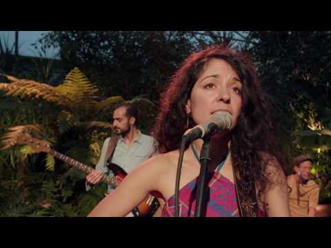 Veronika's Ndiigo - Fly