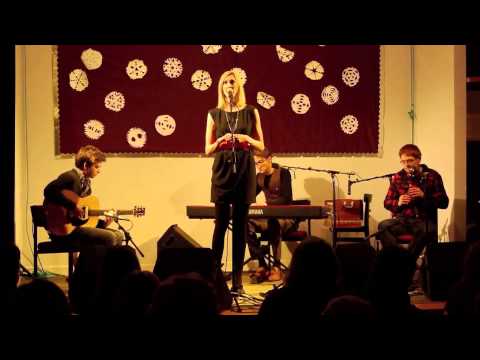 Joy Dunlop LIVE - 'S daor a cheannaich mi 'phòg