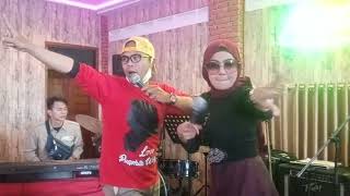 Download lagu BULAN SAPOTONG ayang andriani feat uje prabu mp3 Download lagu BULAN SAPOTONG ayang andriani feat uje prabu mp3