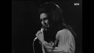 Wanda Jackson - My big iron skillet Live 1970