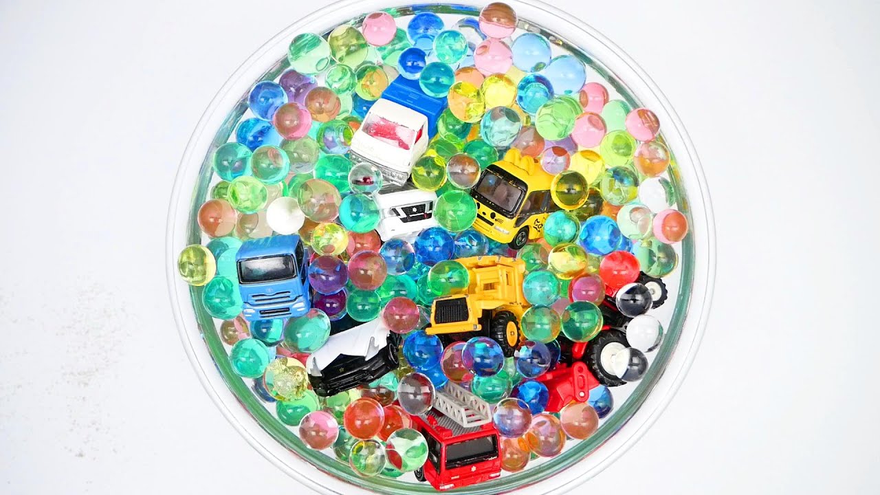 トミカ はたらくくるまがぷよぷよぼーるの中にかくれているよ！えいごで名前をおぼえよう！Learn 英語 はたらくくるま tomica 知育