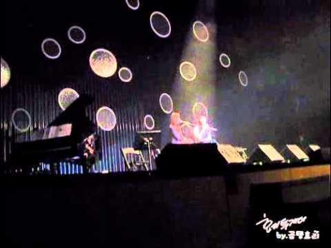 101203 Lee Hyori - Talk @ 'The Present' Mini Music Concert [fancam]