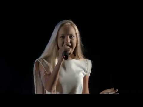 Anastasia Petrik Mamma sabe mejor