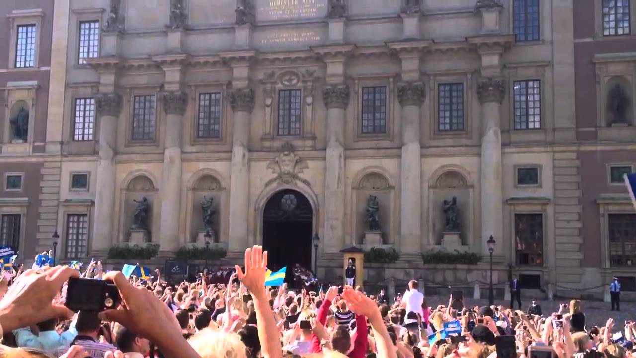 Madeleine and Chris - the kisses