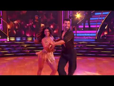 Jen Affleck’s TikTok Night Cha Cha | Dancing with the Stars