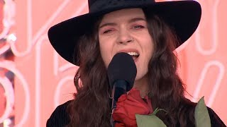 Kasia Lins z piosenką &quot;Tonę&quot; na scenie Dzień Dobry TVN