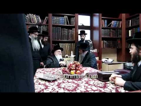 Skvere Rebbe Visiting Monsey - Sivan 5771