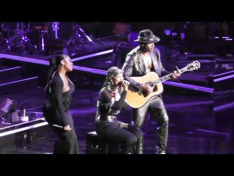 Alicia Keys - Underdog / No One @ Barcelona