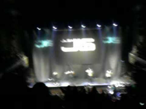 JLS Supporting Lemar - Umberella