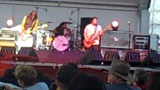 Los Lonely Boys - Cottonfields &amp; Crossroads (Hobbs, NM)