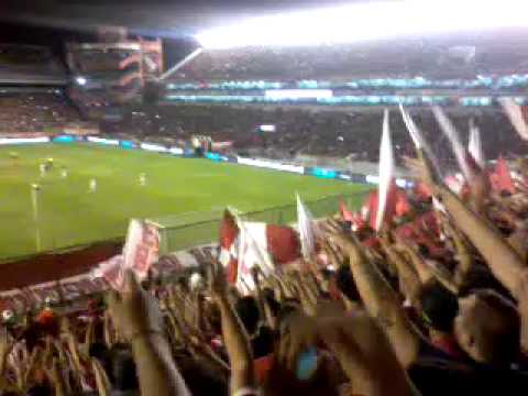 "Recibimiento Independiente vs Gimnasia 2015" Barra: La Barra del Rojo • Club: Independiente