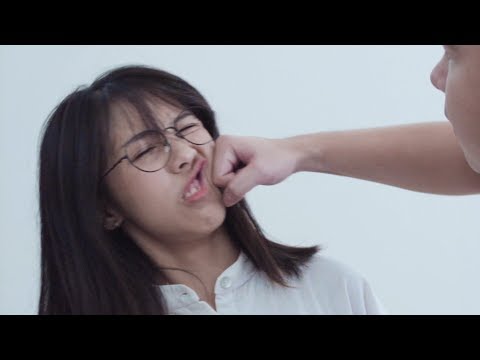 Thể hiện bởi Hậu Hoàng