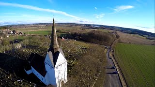 preview picture of video 'Råde Kirke anno 1185 filmet med drone.'