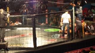preview picture of video 'Jhon Veiga vs Alex Silva - MMA BLACK BELT Vitória da Conquista-BA 02/06/2012 - 3º Round - HD.wmv'
