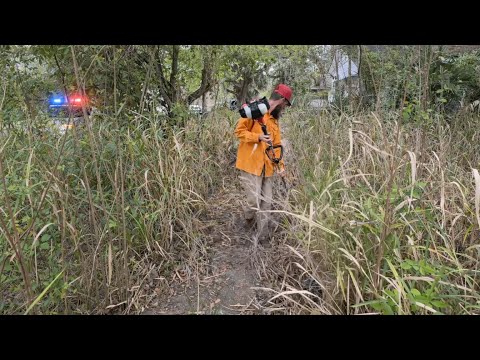 Die Stadt wollte den Gehweg nicht freilegen, weil sie Angst vor dieser Gegend hatte... also habe ...