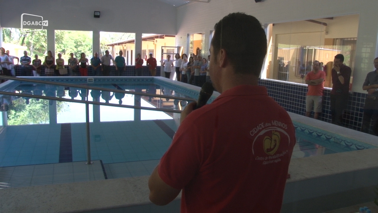 Inauguração de piscina na Cidade dos Meninos amplia vaga para a hidroterapia;
