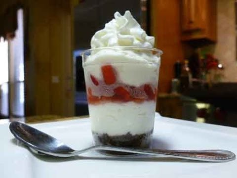 母親節草莓芝士蛋糕帕爾法食譜 - 秀出咖喱的魅力 (Strawberry Cheesecake Parfait Recipe for Mothers Day | Show Me The Curry)