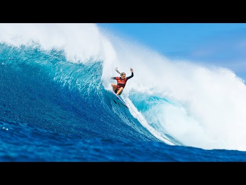 Molly Picklum's 9.67 Points for a Massive Single-Maneuver Wave at Sunset Beach