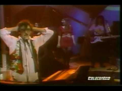Buscando Un Simbolo De Paz video