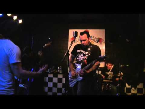 MOTORBILLY performing beer