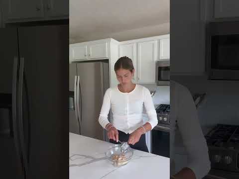 Peanut butter cup cottage cheese truffles 🤯🍫🥜