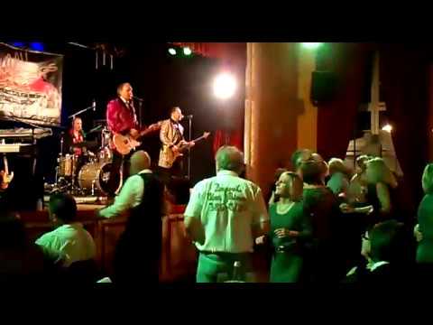 Cagey Strings Nov. 2014 im Waldheim: Rote Lippen und Hello Josephine