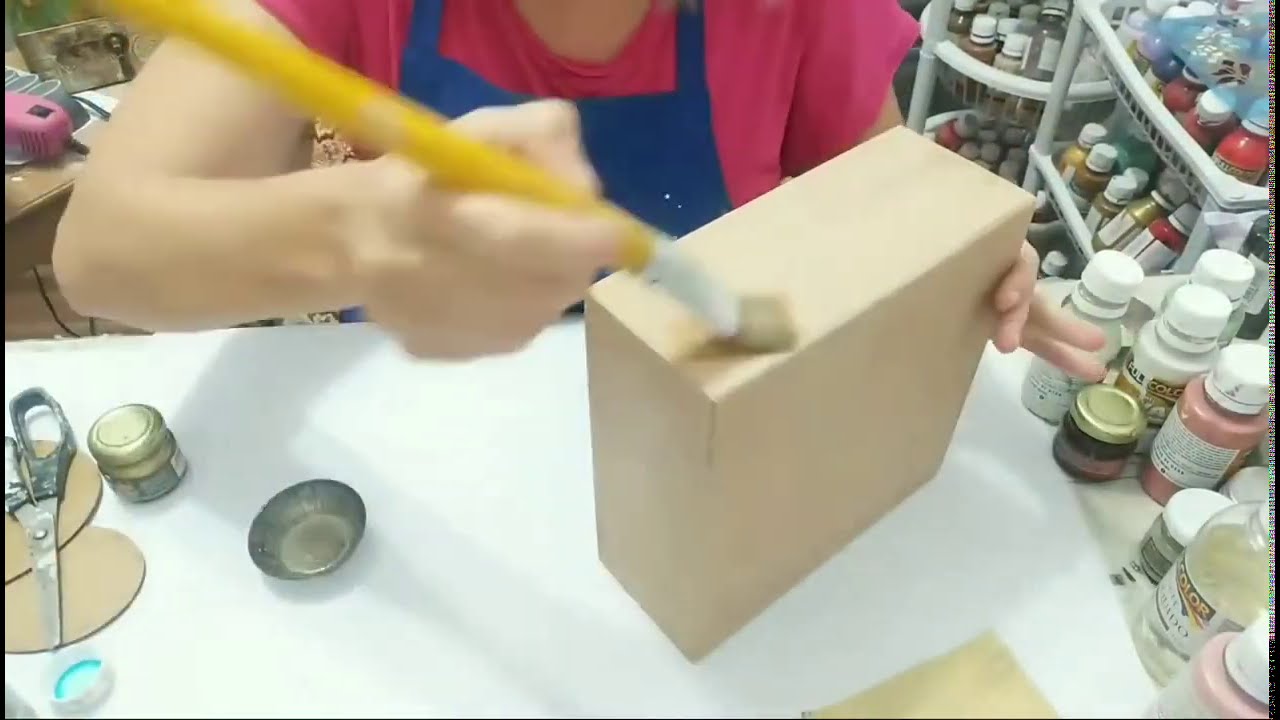 DIY CAIXA DECORADA COM TEXTURA E ENVELHECIMENTO VÍDEO RÁPIDO