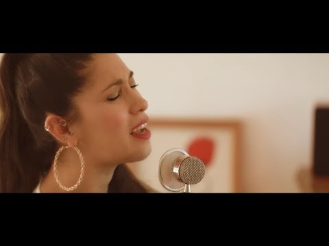 Celeste Shaw - Con El Viento (Acústico)