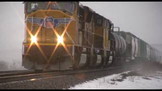 preview picture of video 'UP 4026 Eastbound Near Elburn, Illinois (720p HD)'