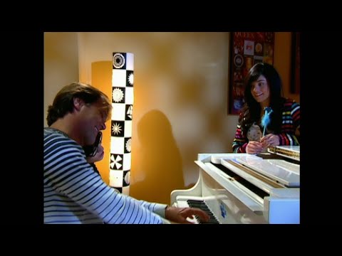 Algo Tuyo En Mi - Danna Paola