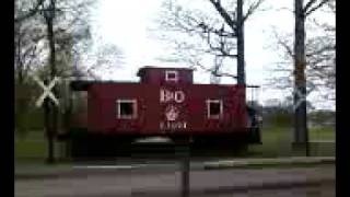 preview picture of video 'B&O rr wood caboose in the park'