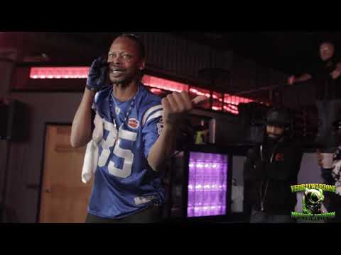 God Body Blue vs Eaze