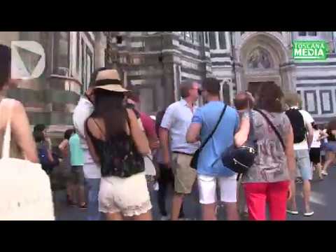 VIDEO - CODA RECORD DI TURISTI PER ENTRARE IN DUOMO