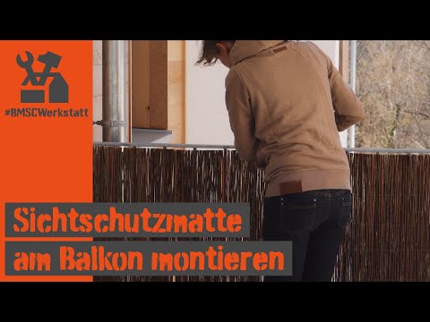 Weidezaunmatte montieren für mehr Privatsphäre auf dem Balkon