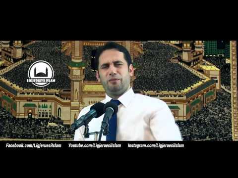 Elvis Naci ~ Femra që deshi ta provokojë besimtarin e devotshëm Ngjarje Interesante