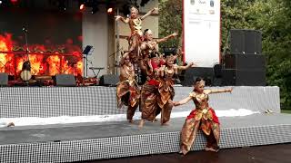 Download lagu Tari Asmaradhana - DIY, Ibu Dwi Pudji Astusi & Ibu Endang Widuri mp3