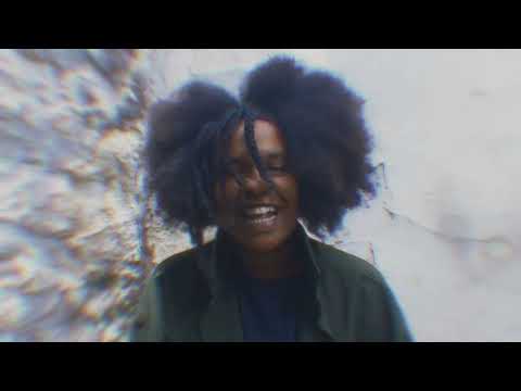 DOIS PÉ - Saskia & Matheus Coringa (Official Video)