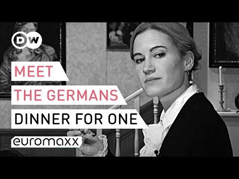 "Dinner for One" an Silvester: Warum die Deutschen die TV-Tradition lieben | Meet the Germans