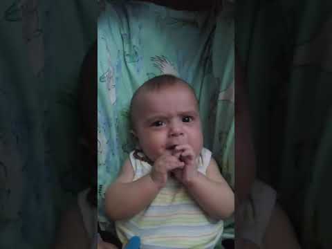 Zona dolente sul collo a destra Uzi 1 mese tasso bambino dellanca