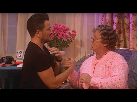 Peter Andre v Mrs Brown in arm wrestling! | All Round to Mrs Brown's | RTÉ One