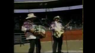 Los Huracanes Del Norte - Que Bonito (Video Oficial)