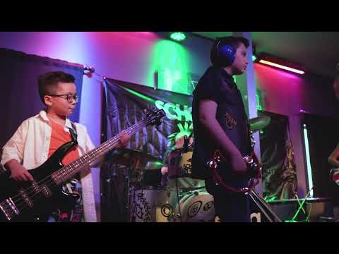 The Rockin 80's Perform Hungry Like The Wolf