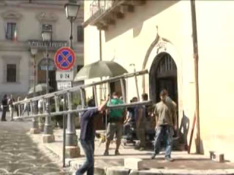 ONDA TG 12.09.2012 - NATALE COI FIOCCHI SET PIAZZA XX SETTEMBRE