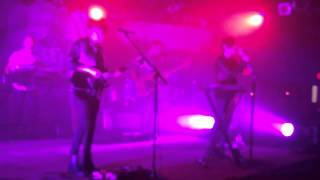 Tegan &amp; Sara - I&#39;m Not Your Hero (Live)