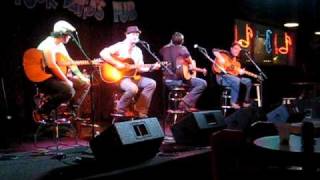 Wade Bowen singing Why Cant You Love Me.