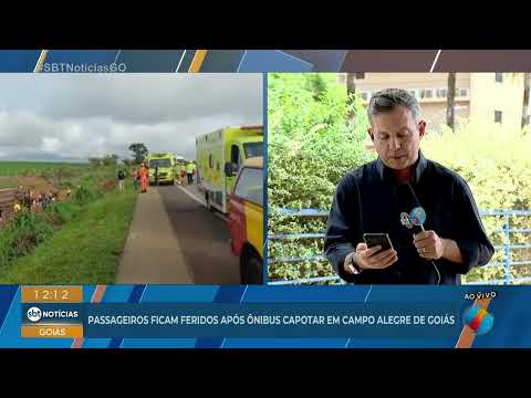 Passageiros ficam feridos após ônibus capotar em Campo Alegre de Goiás