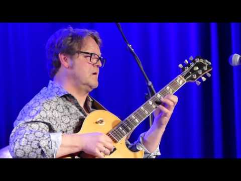 Ozzy Ostermann privat und ohne Perücke - Morning Papers